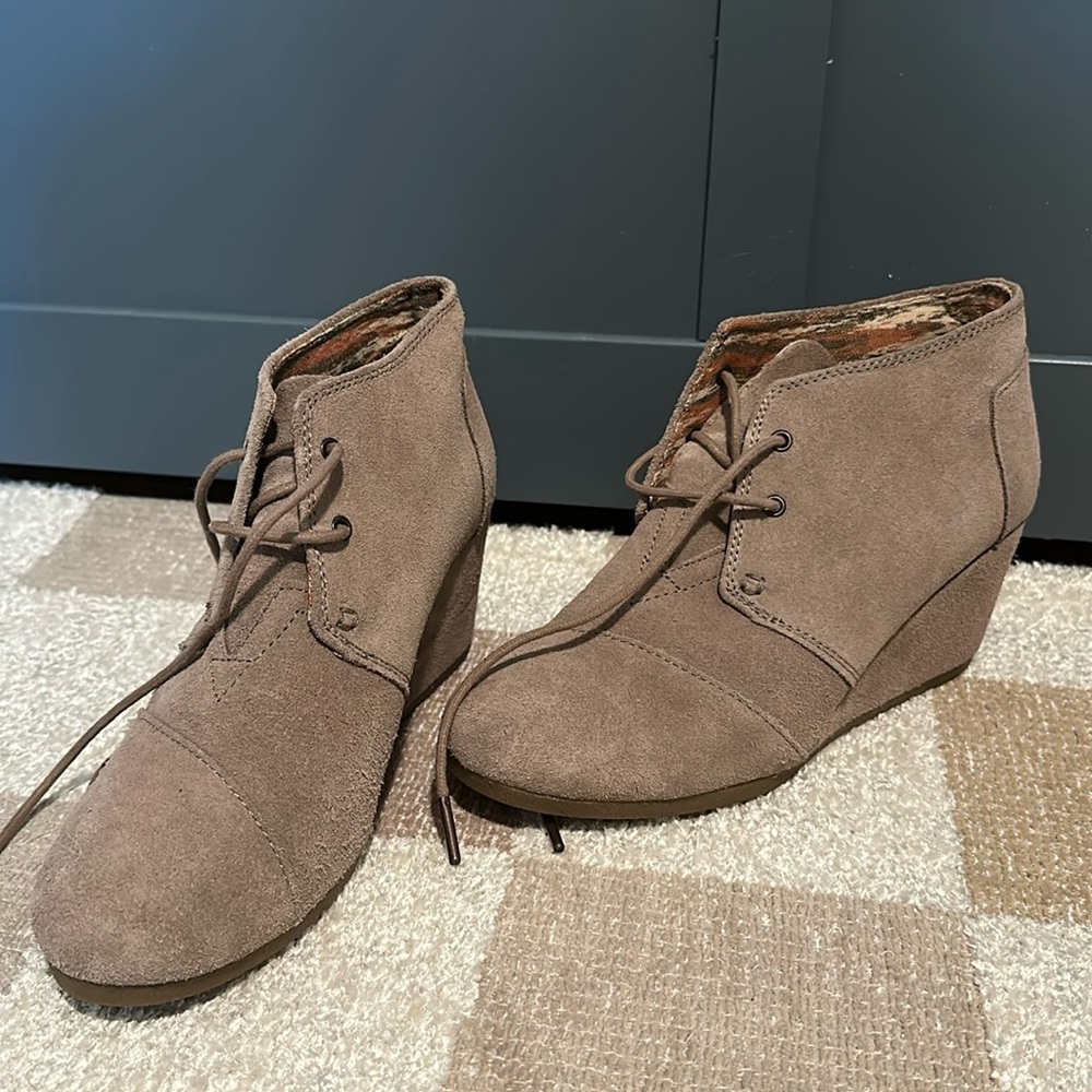 Tom’s Suede Wedges (size 9)